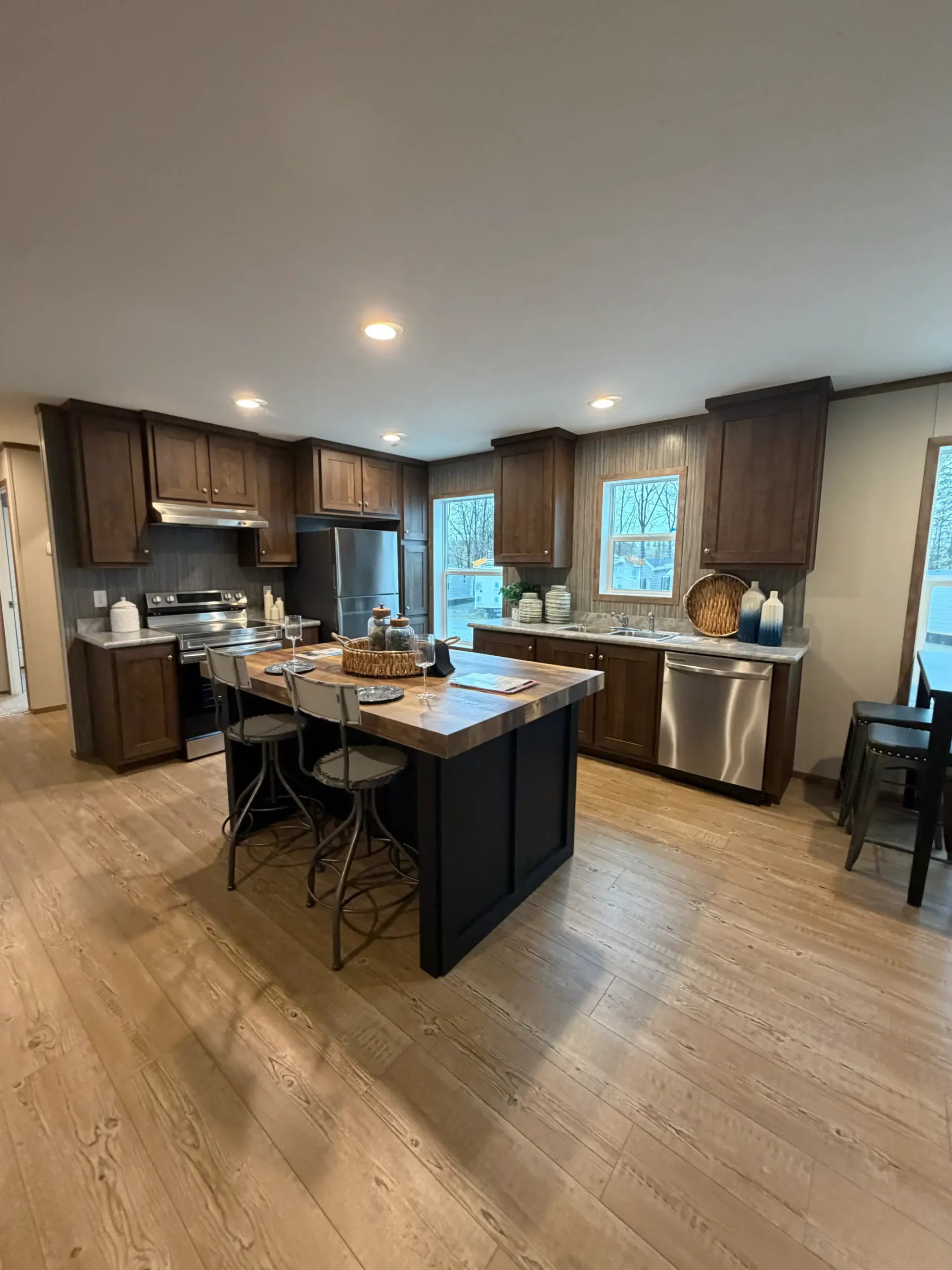 Read more about the article Clayton Apatite 28×44